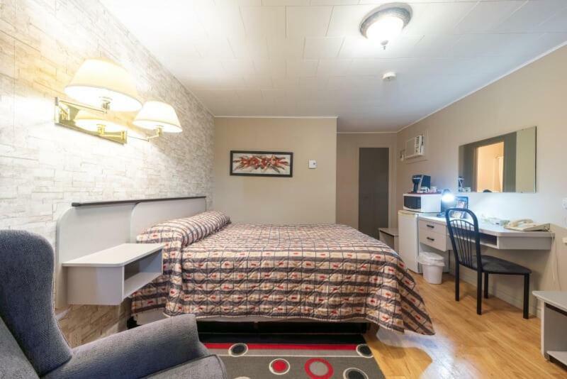 Motel Claude Degelis Eksteriør billede