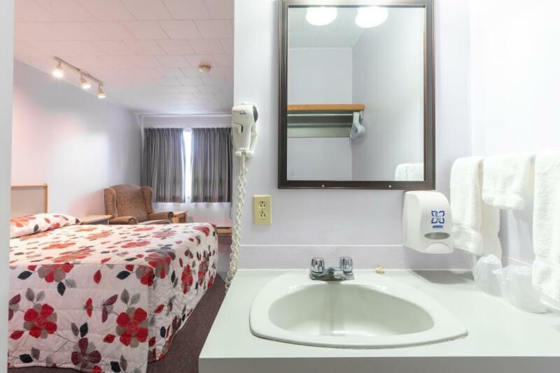 Motel Claude Degelis Eksteriør billede