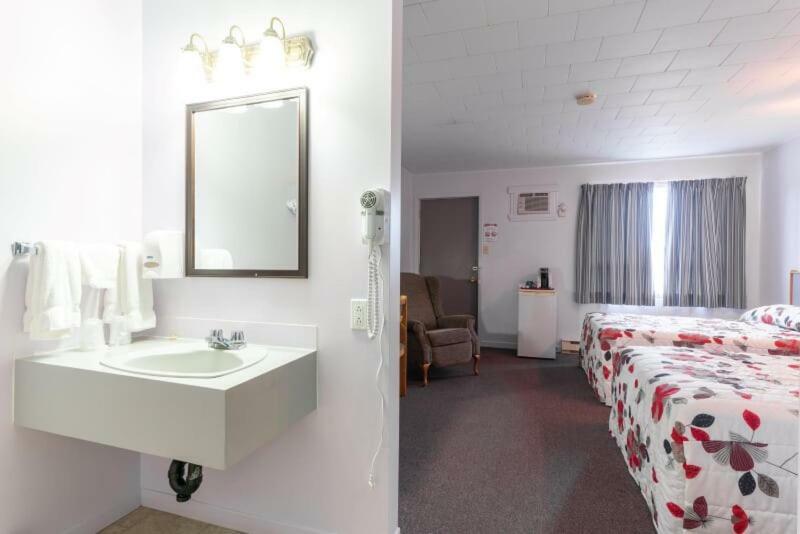 Motel Claude Degelis Eksteriør billede