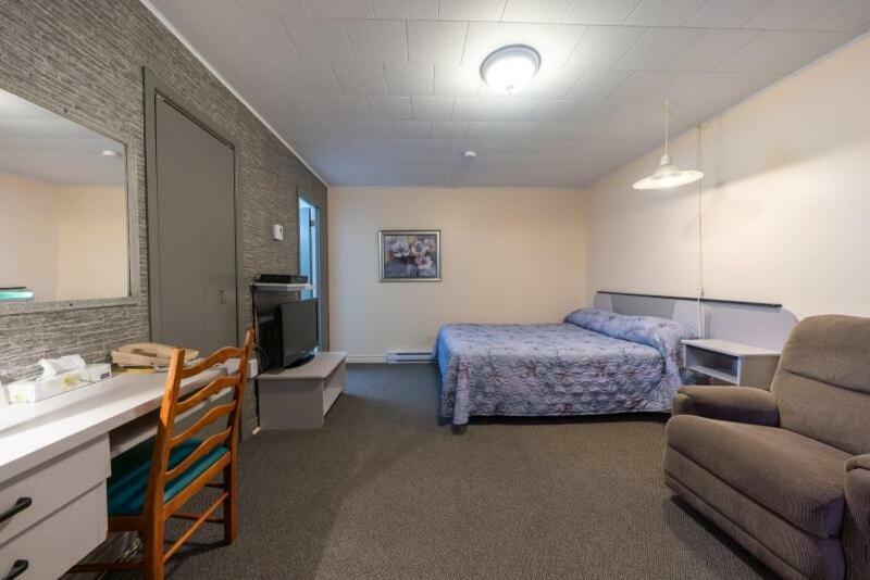 Motel Claude Degelis Eksteriør billede